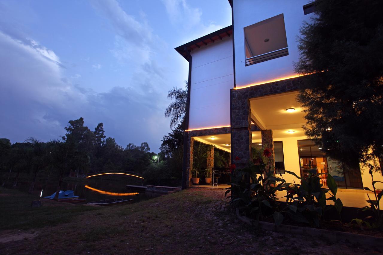Los Lagos Resort Hotel Capiatá Exterior foto